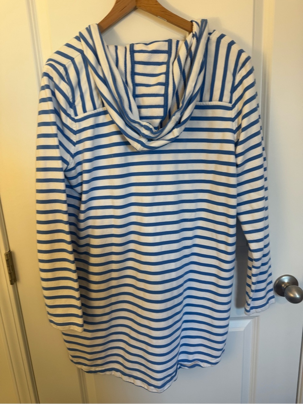 Vineyard Vines White and Blue Striped Hoodie Top - Picture 3 of 3